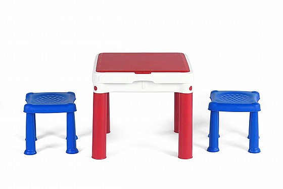 שולחנות וכסאות